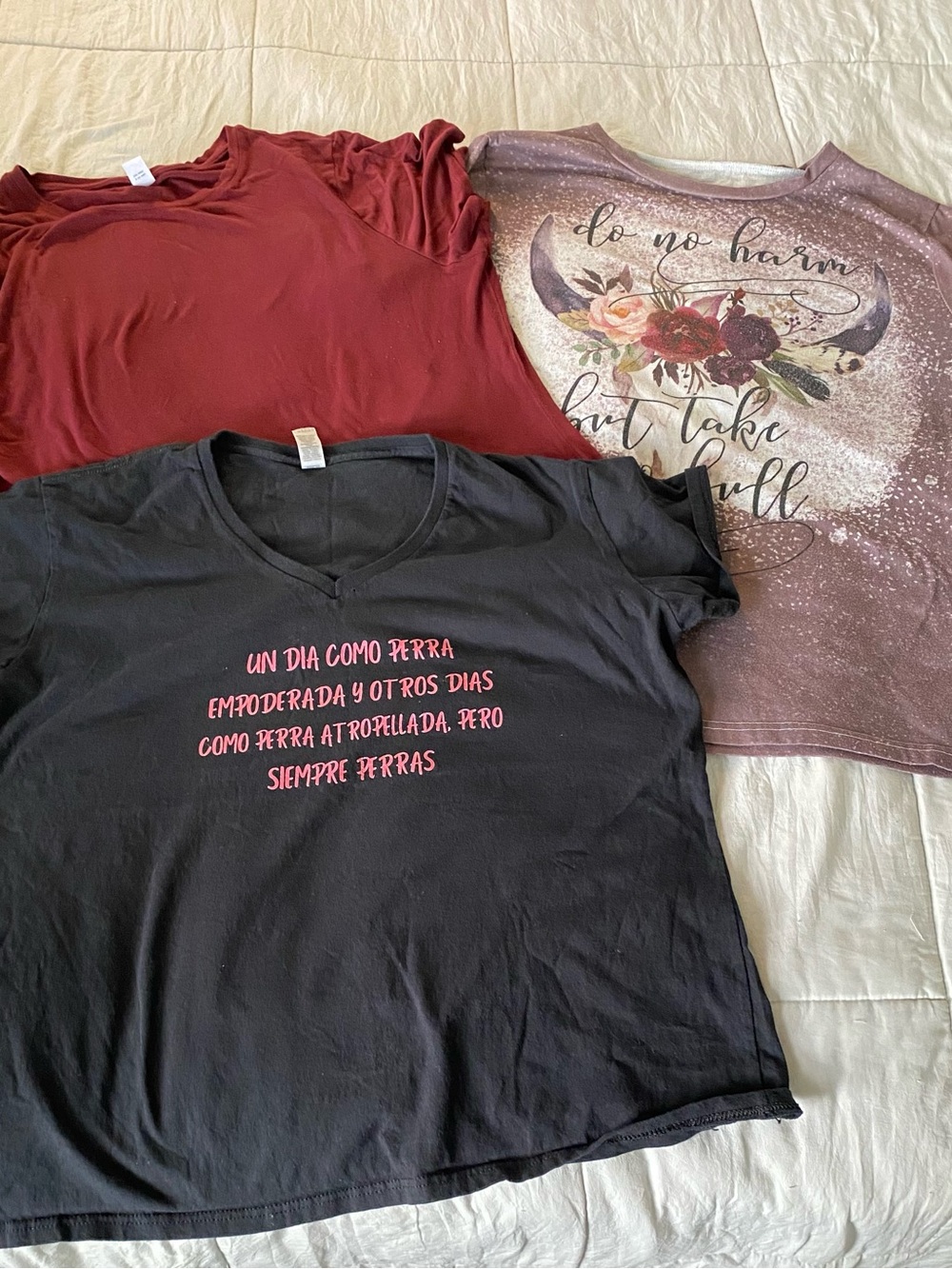 3  women’s Graphic Tee in black, pink and red